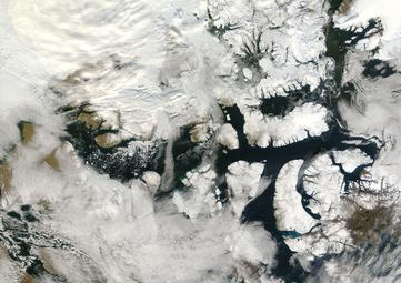 Northwest Passage Viewed by NASA\'s Terra satellite